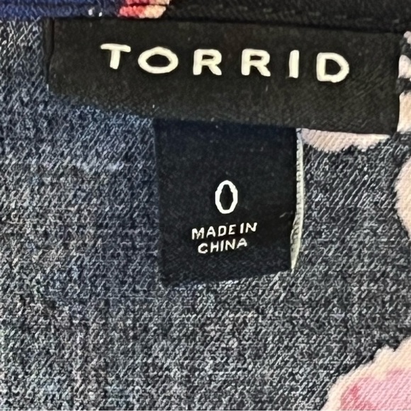 Torrid Women's Blouse L Black Pink Floral Long Sleeve - Picture 8 of 13
